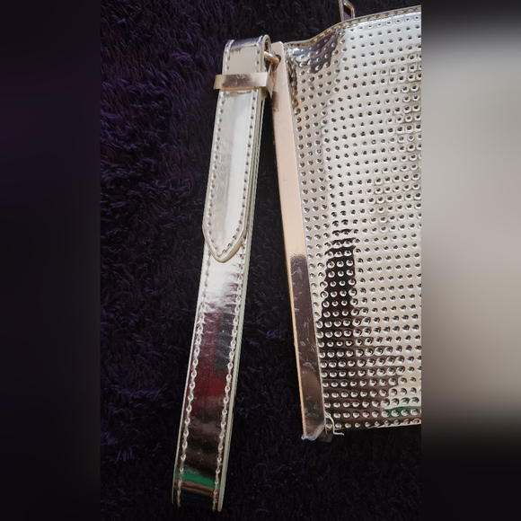 Beautiful Metallic Gold Women's Clutch/Wristlet - Picture 8 of 11